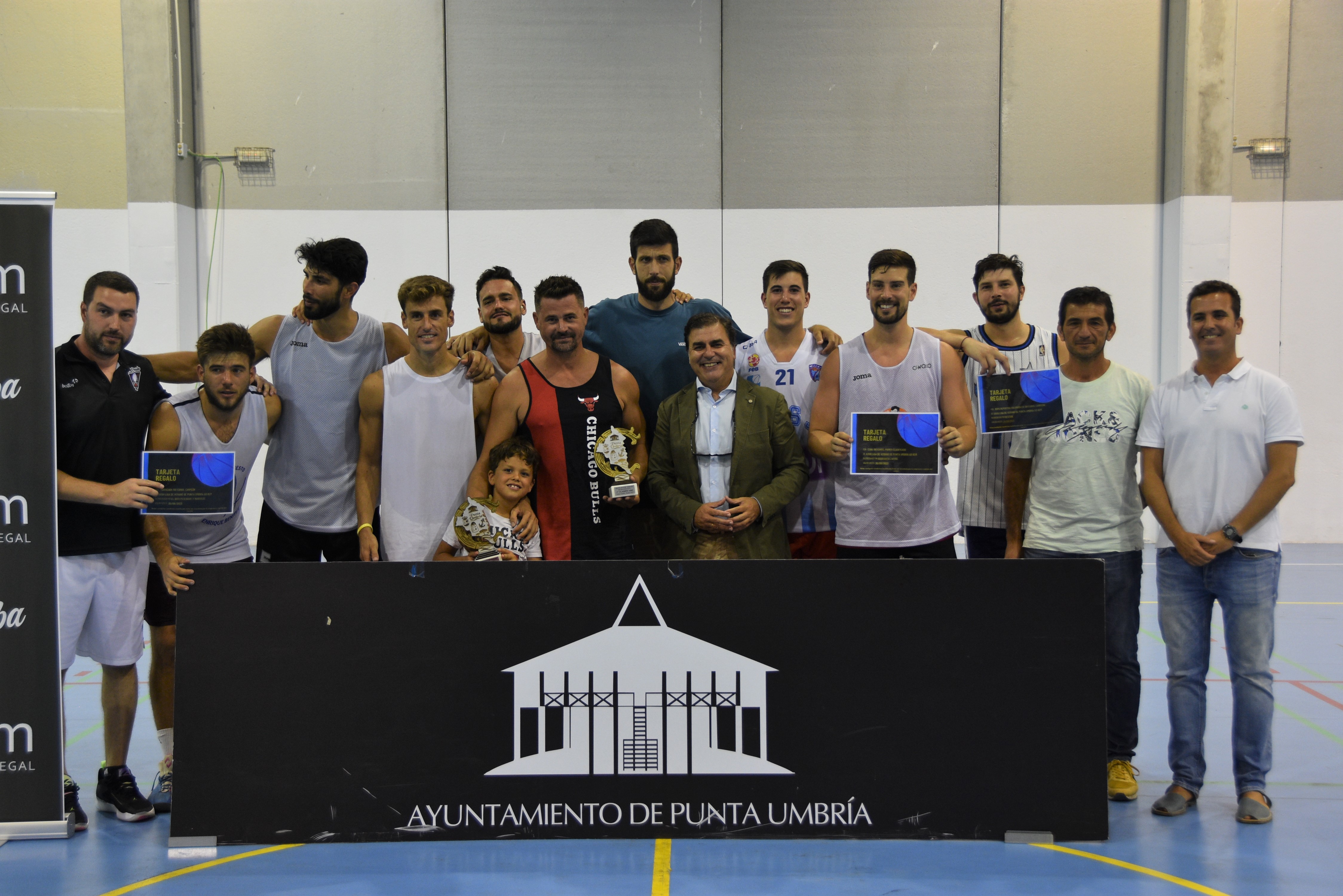 El equipo 'Que rico hijo' consigue el primer puesto de la Liga de Verano de Baloncesto de Punta Umbría