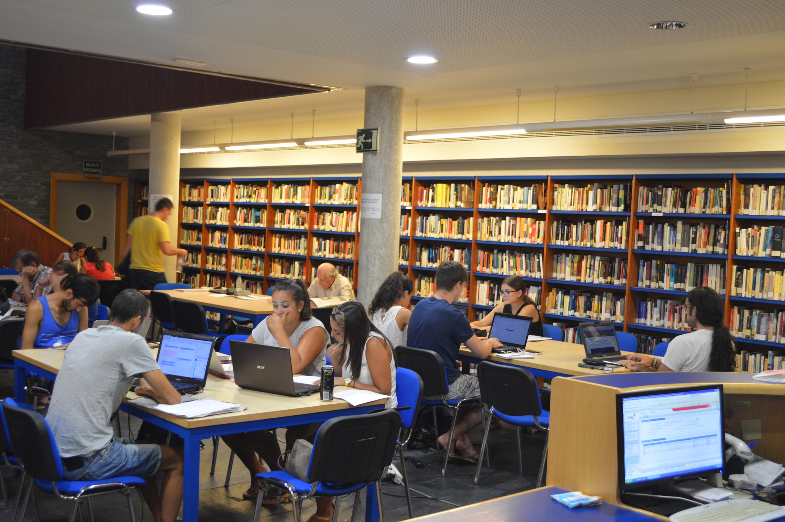 La Biblioteca Municipal de Punta Umbría recibe este verano más de 7.000 visitas
