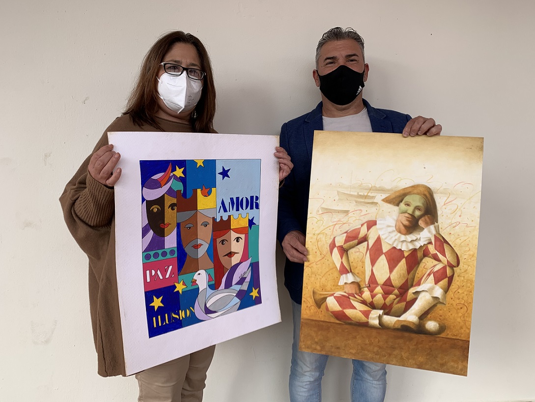 La alcaldesa de Punta Umbría recoge los cuadros de Pedro Gil-Mazo y de Antonio Cazorla