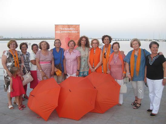 Una veintena de personas participan en la segunda muestra de personas libro de Punta Umbría