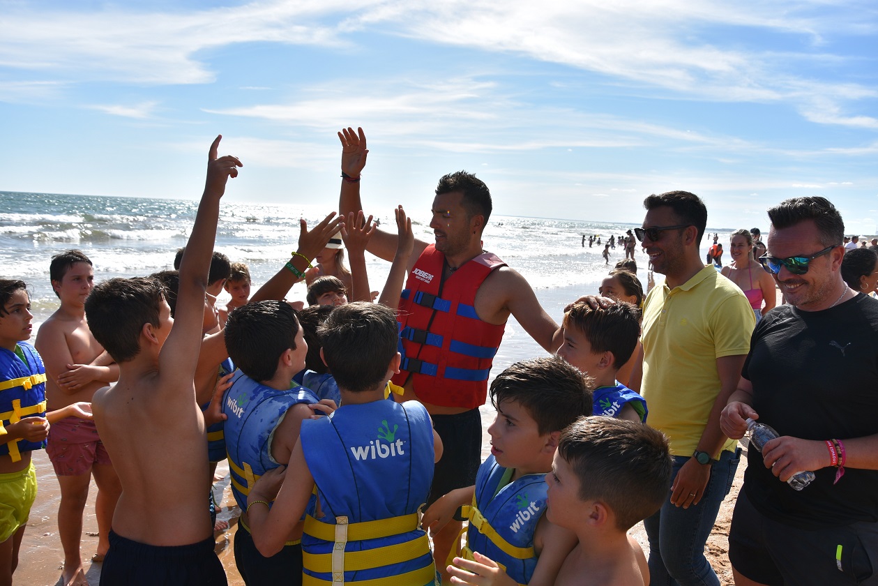 Punta Umbría clausura sus Escuelas Deportivas Municipales con una gran fiesta en la playa