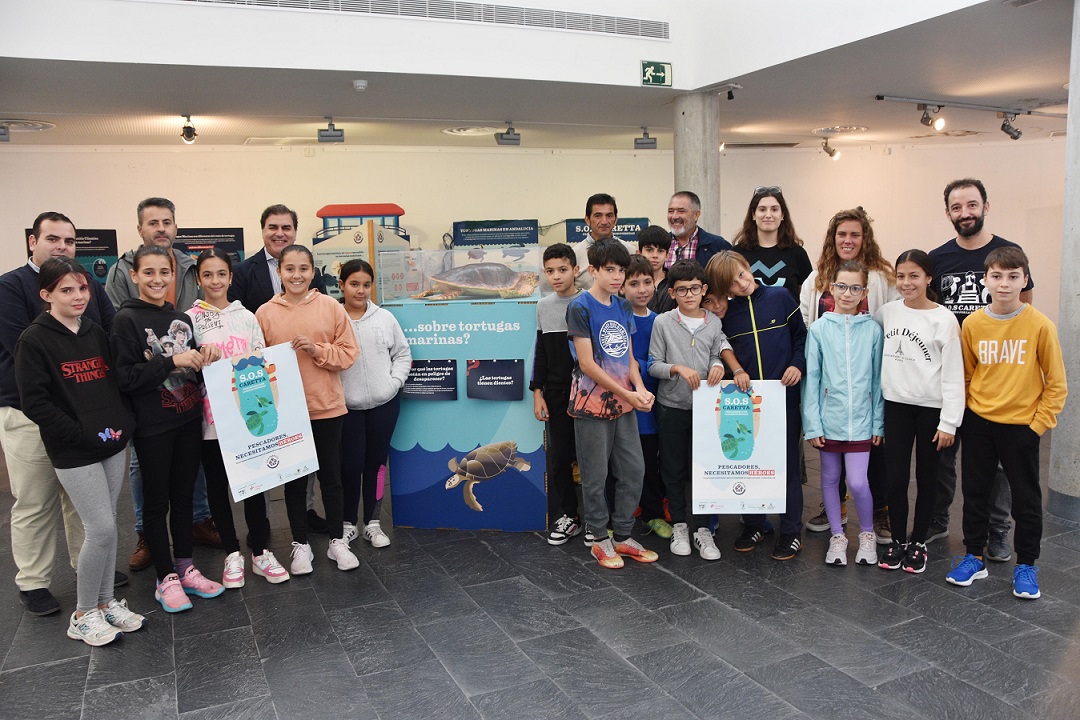 Punta Umbría acoge una exposición itinerante que conciencia sobre la importancia de preservar las tortugas marinas en las costas andaluzas