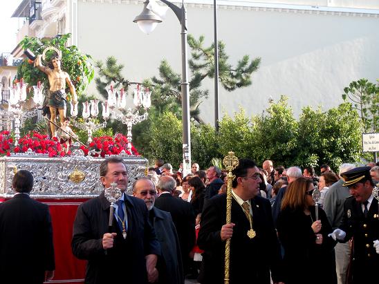 Sol y multitud de fieles acompañan al Patrón San Sebastián en su salida procesional por Punta Umbría