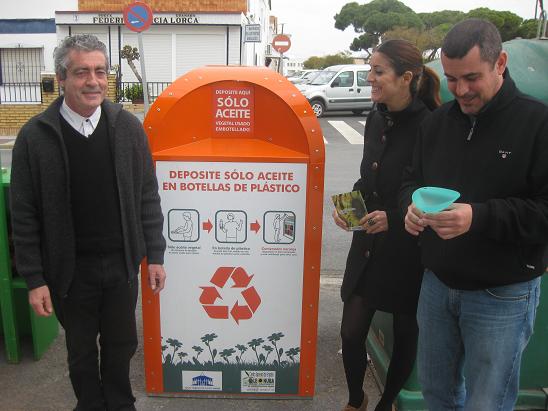 Punta Umbría cuenta con dos nuevos contenedores para el reciclaje de aceite usado