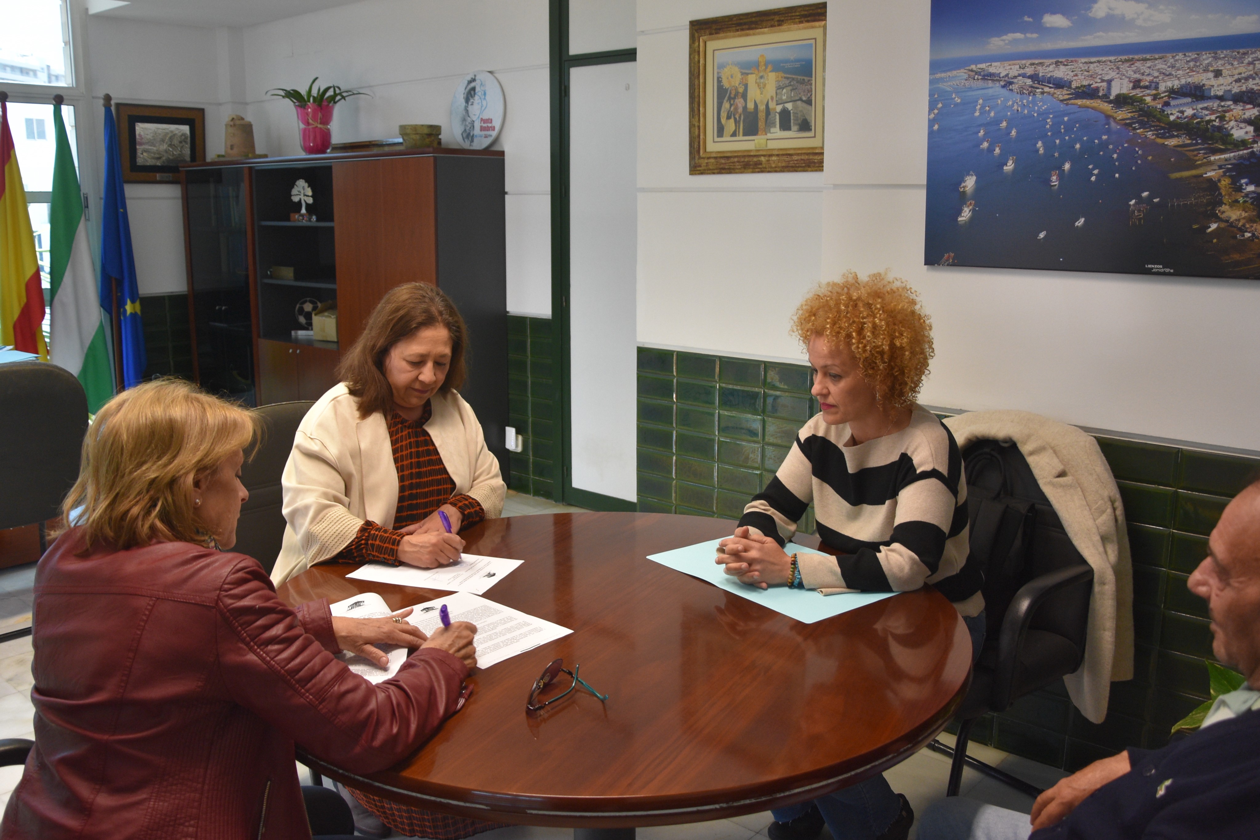 El Ayuntamiento de Punta Umbría renueva su colaboración con la Asociación ARO 