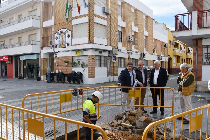 Comienzan las obras de renovación de la red de saneamiento en la calle Ancha de Punta Umbría