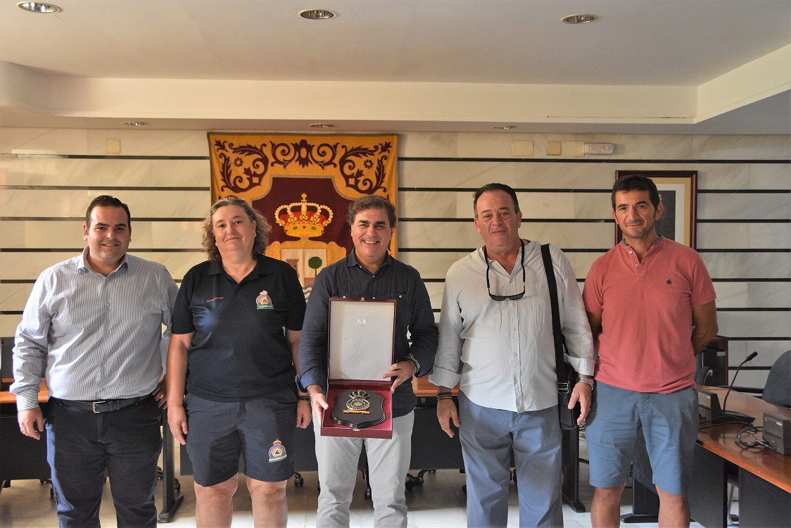 El Ayuntamiento de Punta Umbría recibe la visita del presidente de la Asociación Nacional de Agrupaciones de Voluntarios de Protección Civil